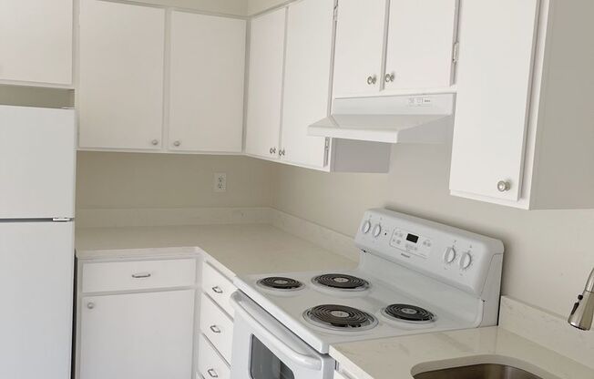 2 beds, 1 bath, 845 sqft, $1,595, Unit 26