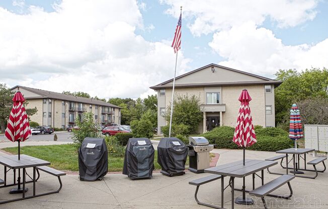 2 beds, 1 bath, 820 sqft, $970, Unit 4324 Wyndsor Terrace Building 4 #10