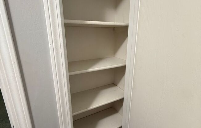 2 beds, 1.5 baths, 928 sqft, $1,085, Unit Unit 402