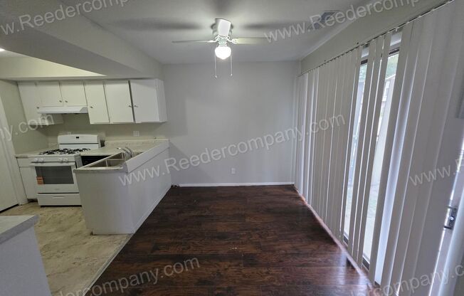 Spacious 3 Bedroom 1.5 Bath Townhome walking distance to Morton High School
