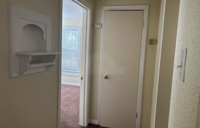 2 beds, 1 bath, $995