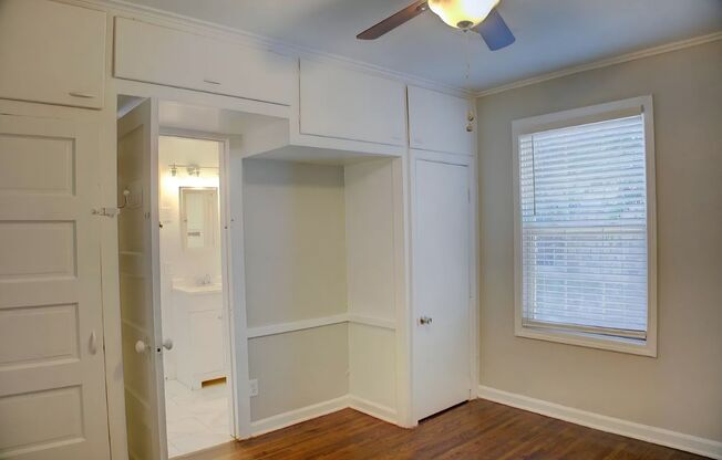 2 beds, 1 bath, 770 sqft, $1,250, Unit 4615 E 4th Place