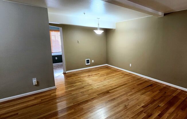 Spacious 2 bedroom Townhome w/ 2 car garage