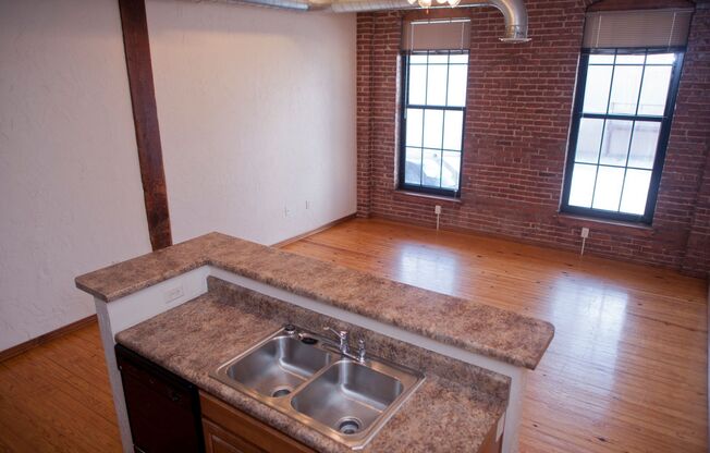 2 beds, 1 bath, 1,000 sqft, $1,200, Unit SW 105