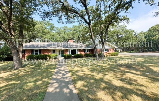 900 Dobbins Rd - 3 Bedroom, 2 Bathroom Home in Corsicana, TX!