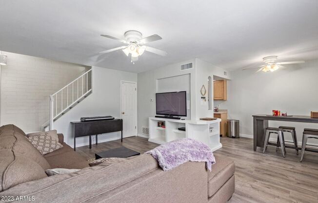 2 beds, 1 bath, $1,595