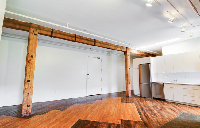 2 beds, 1 bath, 1,100 sqft, $4,400, Unit E214