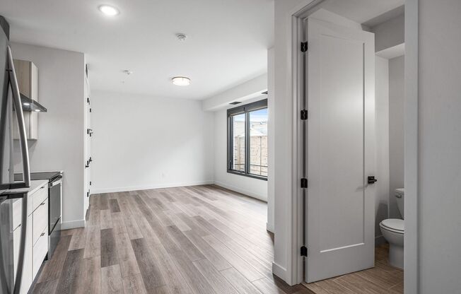 Studio, 1 bath, 400 sqft, $1,225, Unit 102