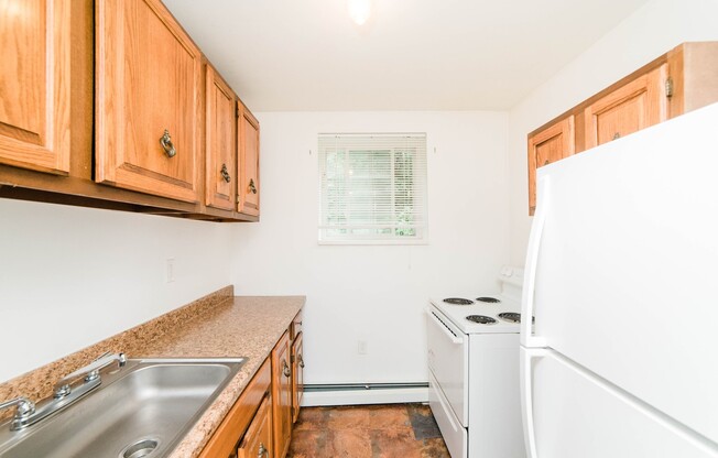 2 beds, 1 bath, 700 sqft, $925, Unit Unit 02B