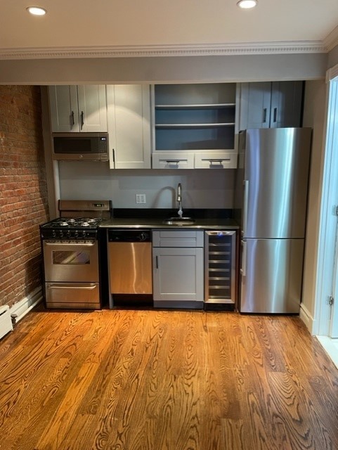 424 E 9th Street