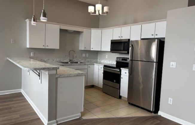 2 beds, 2 baths, 937 sqft, $1,479, Unit 512