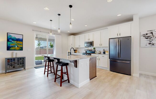 Spacious 3 bed/3 bath home & 2 car garage