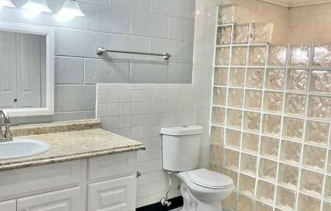 3 beds, 2 baths, $1,350, Unit Unit 25