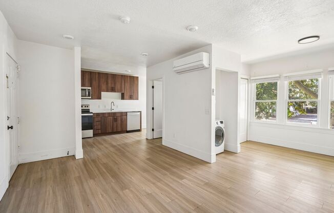 Studio, 1 bath, 275 sqft, $999, Unit 03