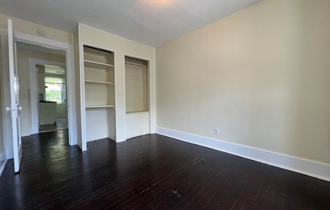 Charming 2-Bedroom Apartment in Castle Shannon - Available October 8th!