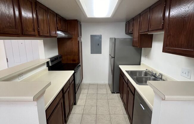 3 Bed 2 Bath Updated Unit in Robinwood