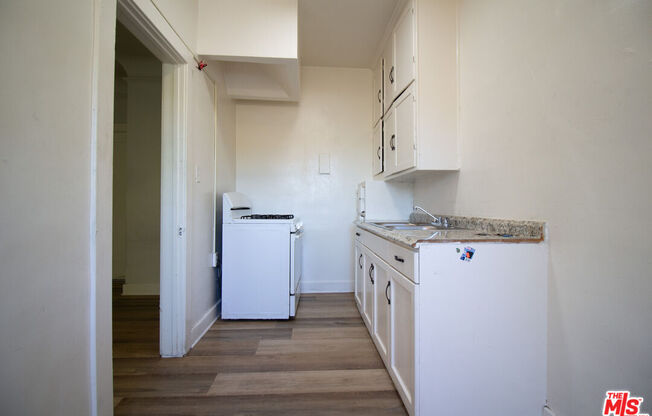 1316 N MARIPOSA AVE
