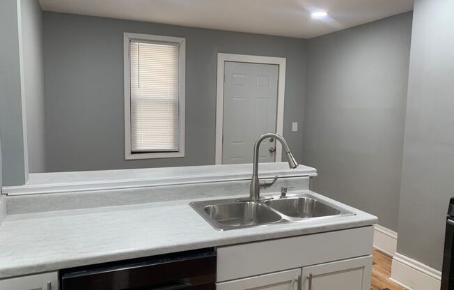 Spacious 4 Bedroom 2 Bathroom Home in Minneapolis!