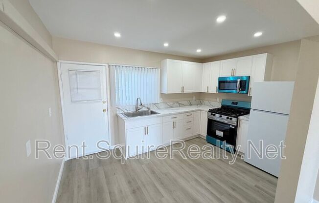 936 W Foothill Boulevard