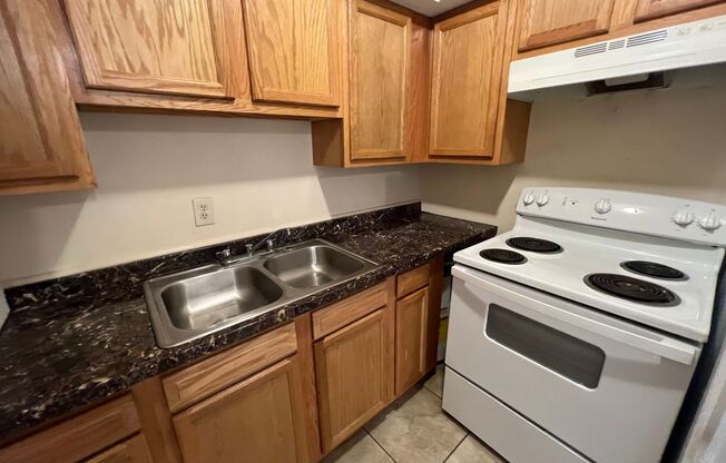 1 bed, 1 bath, 700 sqft, $925, Unit Unit 1