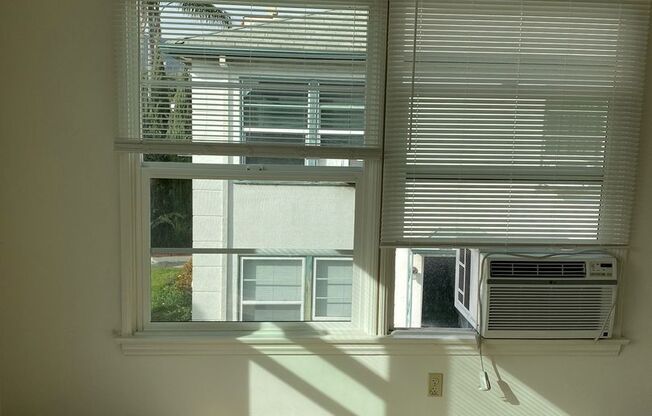 Adams Apartments -142/146 Rentals