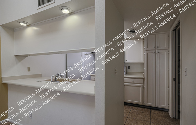 633 W Southern Ave