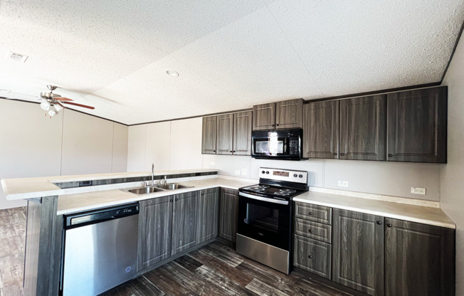 2 beds, 1 bath, 624 sqft, $795, Unit 746