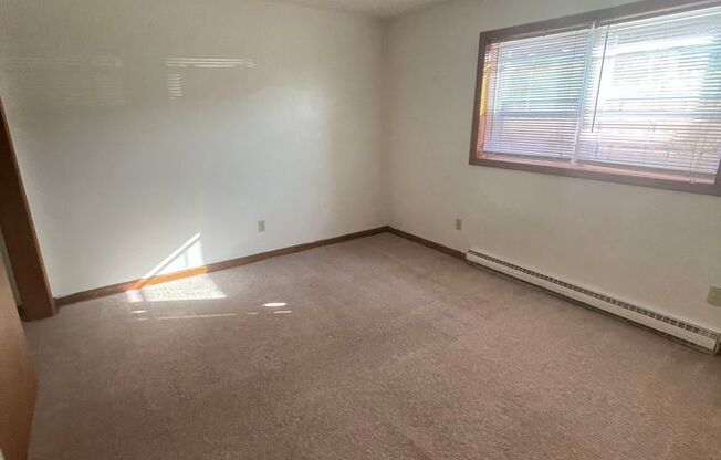 2 beds, 1 bath, 903 sqft, $1,140, Unit H-6