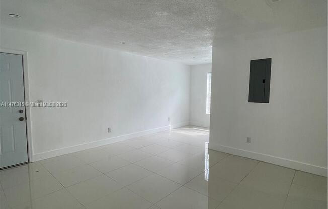 552 NE 61 ST