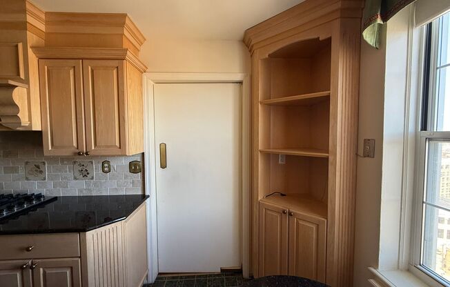 3 beds, 2 baths, 1,952 sqft, $3,200, Unit Royal York 916