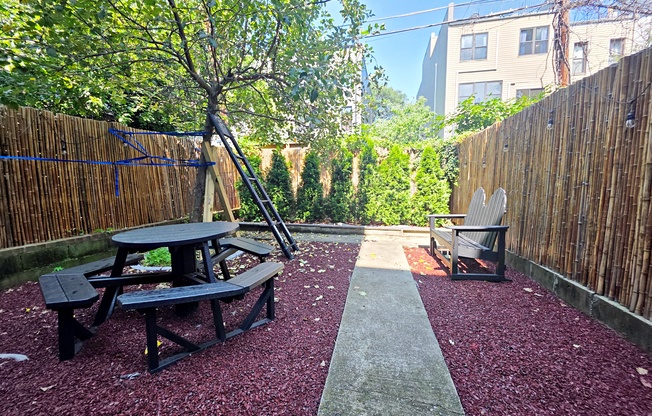 1111 PUTNAM AVE