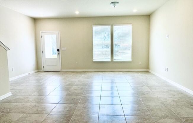 3 Bedroom/ 2.5 Baths / 2 Car Garage Townhome in Winter Garden