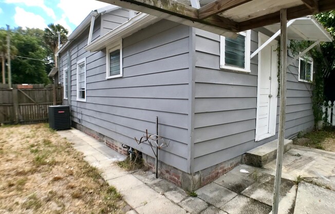 2 beds, 1 bath, $1,395