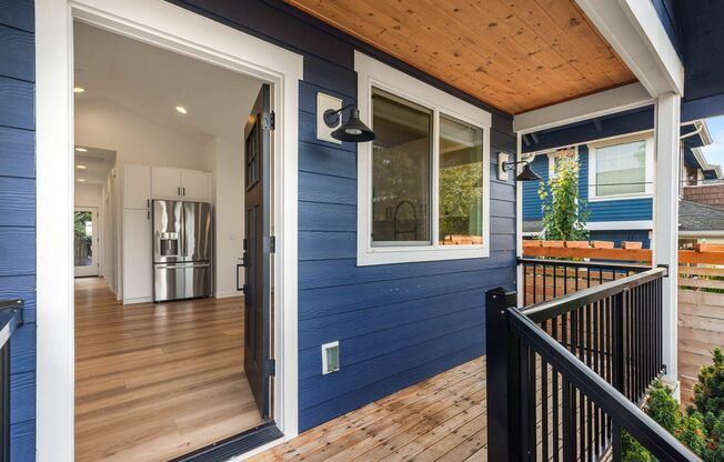 Beautifully Remodeled 2 Bedroom 1907 Home in Desirable Loyal Heights