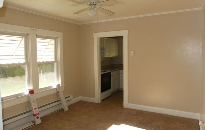 2 beds, 1 bath, $1,100