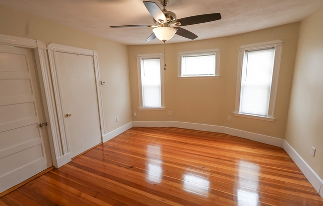 3 beds, 1 bath, 1,100 sqft, $2,850, Unit 2