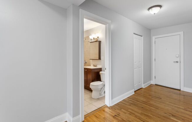 2 beds, 2 baths, 664 sqft, $2,300, Unit 401