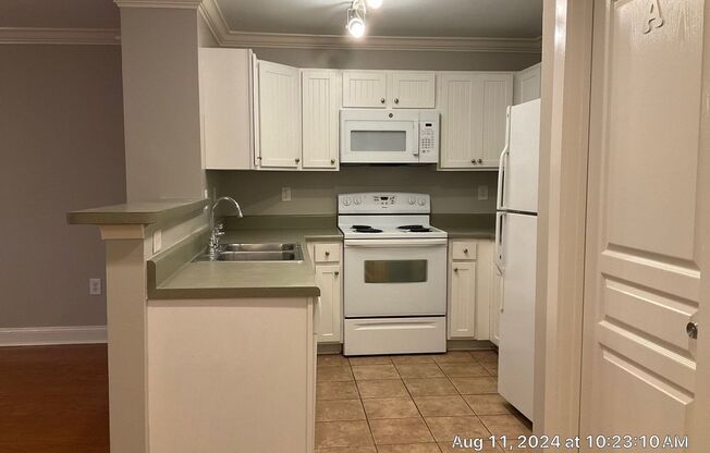 3 beds, 3 baths, 1,332 sqft, $1,800, Unit 03914C-0210