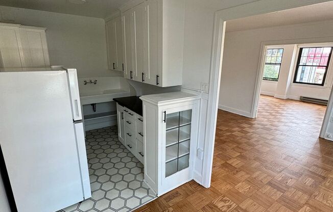 2 beds, 1 bath, 940 sqft, $2,795, Unit 604