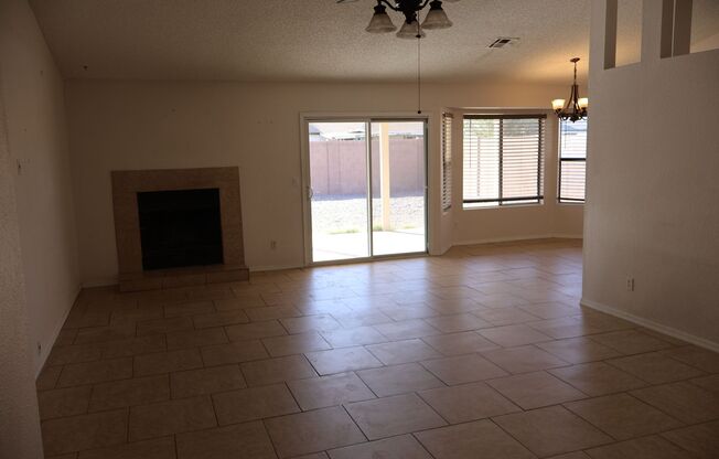 3 bed 2 bath POOL Home!