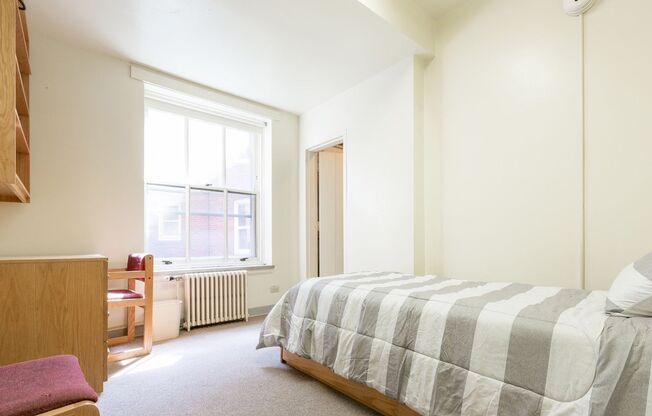 Studio, 1 bath, 200 sqft, $939, Unit 352