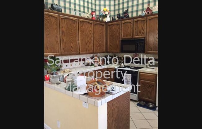 3 beds, 2 baths, $2,595