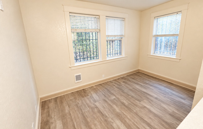 Studio, 1 bath, 233 sqft, $980, Unit 101