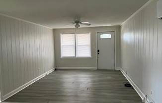 2 beds, 1 bath, $1,295