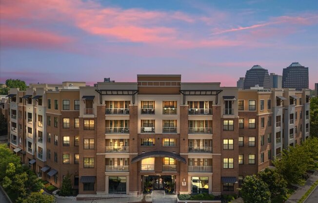 Exterior view of 46 Penn Apartments in Plaza Westport, Kansas City, MO