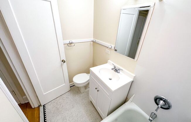 Studio, 1 bath, 365 sqft, $1,095, Unit 106