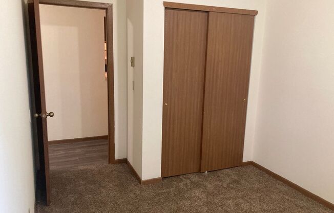 3 beds, 1 bath, 1,040 sqft, $1,800, Unit 3172-104
