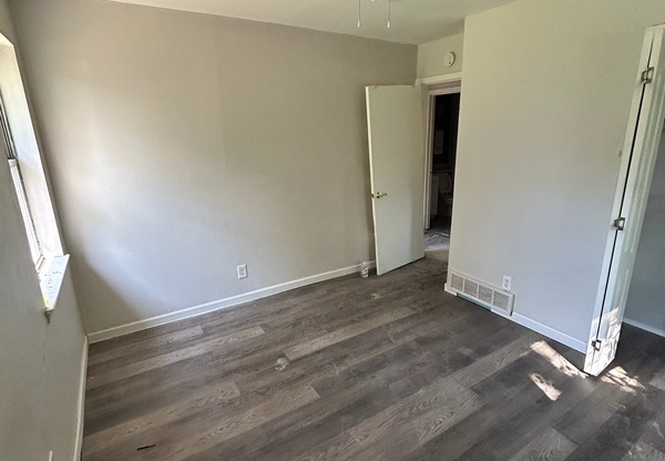 1300 TIMBERLAKE CIR