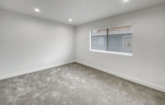 2 BED, 2.5 BATH TOWNHOUSE UNIT * NORTH GLENDALE * WASHER DRYER