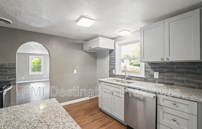2807 N 52 ST